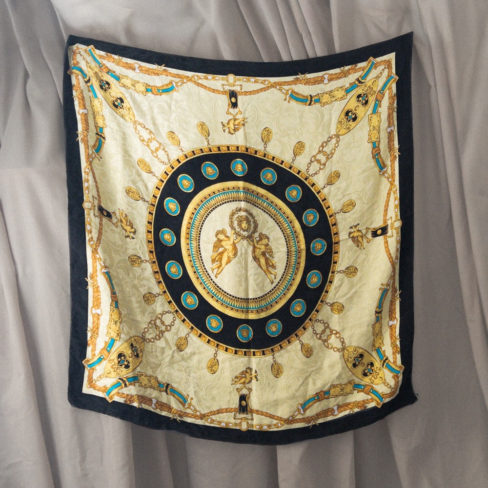Atelier Versace 1990’s Baroque Medaillon Silk Scarf – Cherub & Medusa